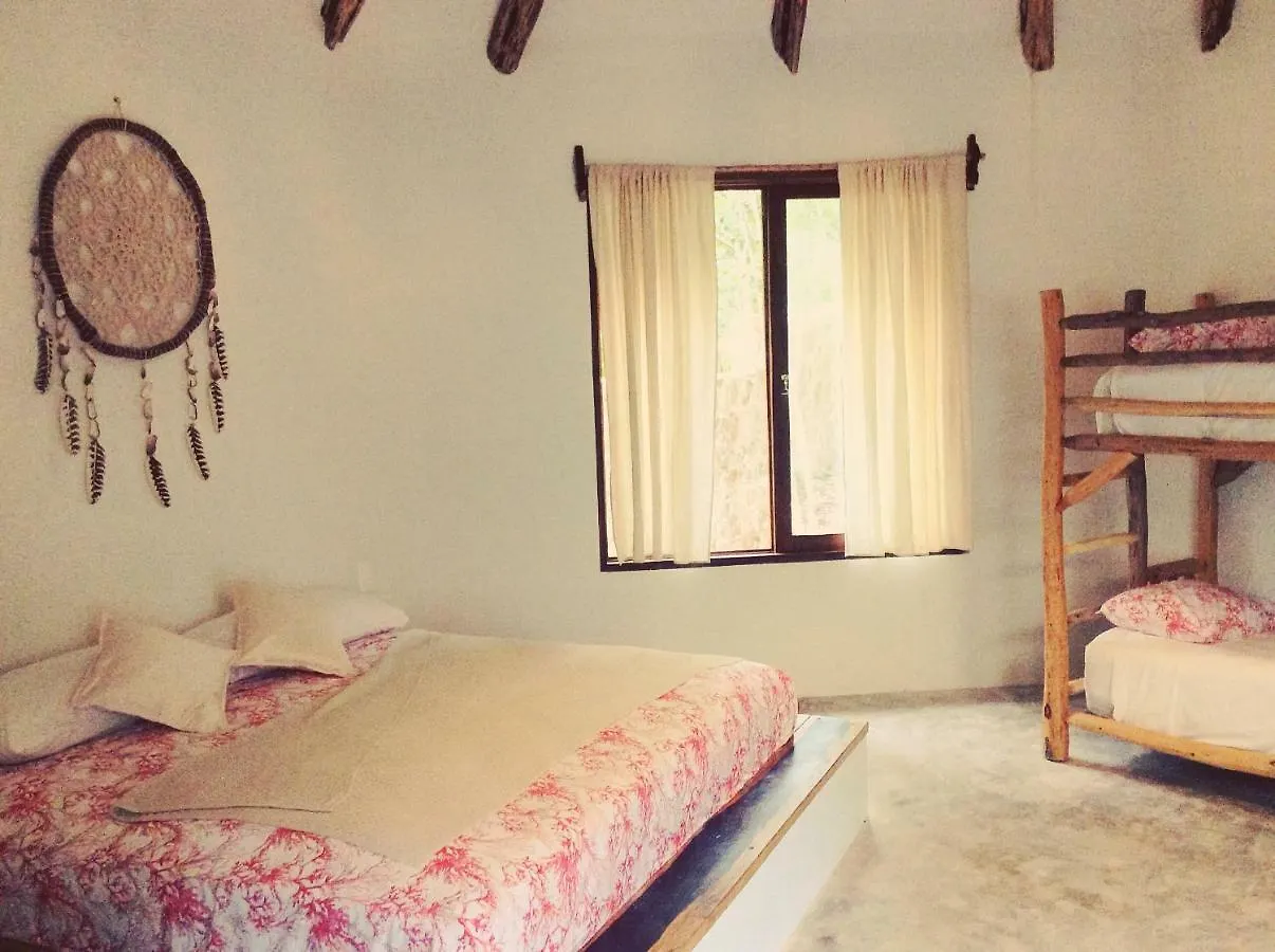 Escarabajo Rojo Bed & Breakfast Tulum 2*,  Mexico